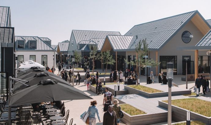 Marques Avenue - A 13 : <br> Le premier complexe commercial 100% bois Marques Avenue - A 13 : <br> Le premier complexe commercial 100% bois