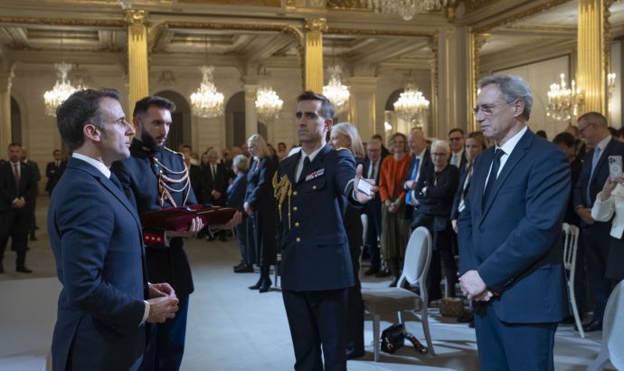 Frank Mathis, promu au grade d'officier de l'ordre national du mérite par le Président  de la République